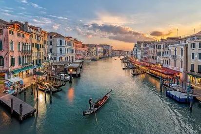 Buy Venice: Venice, Italy: Travel Guide Book-A Comprehensive 5-Day Travel  Guide to Venice, Italy & Unforgettable Italian Travel: 4 (Best Travel Guides  to Europe) Book Online at Low Prices in India